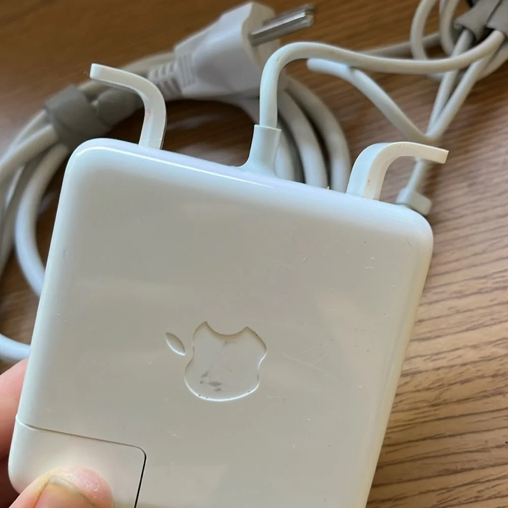 Apple 85W MagSafe Power Adapter